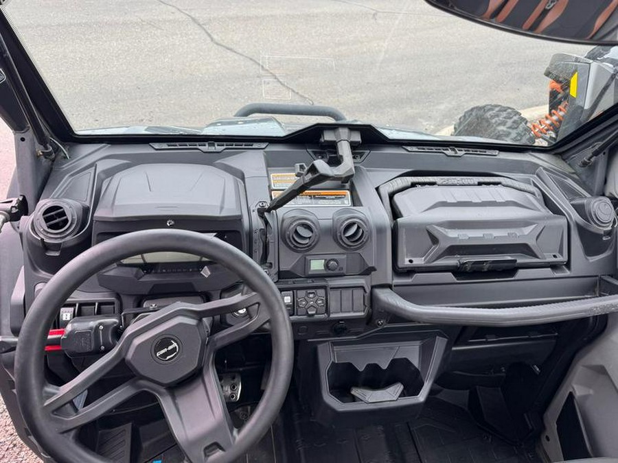 2022 Can-Am® Defender Limited HD10