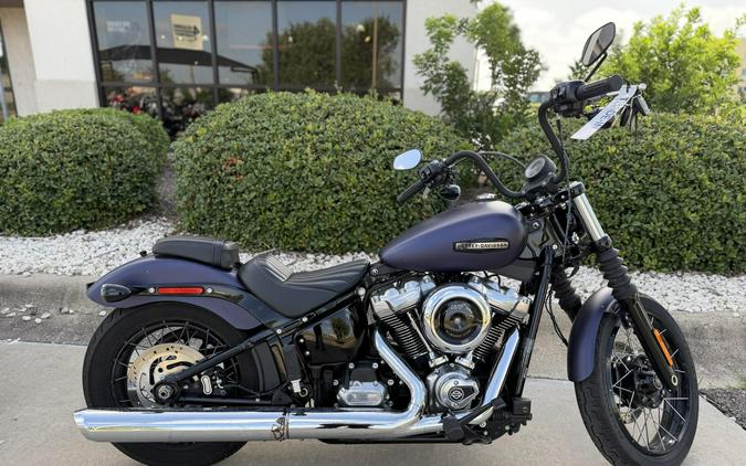 2025 Harley-Davidson Street Bob Purple Abyss Denim w/Cast Wheels