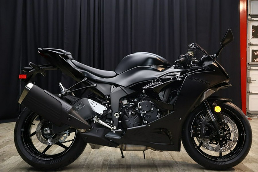 2024 Kawasaki Ninja ZX-6R KRT Edition Metallic Flat Spark BlackEbony