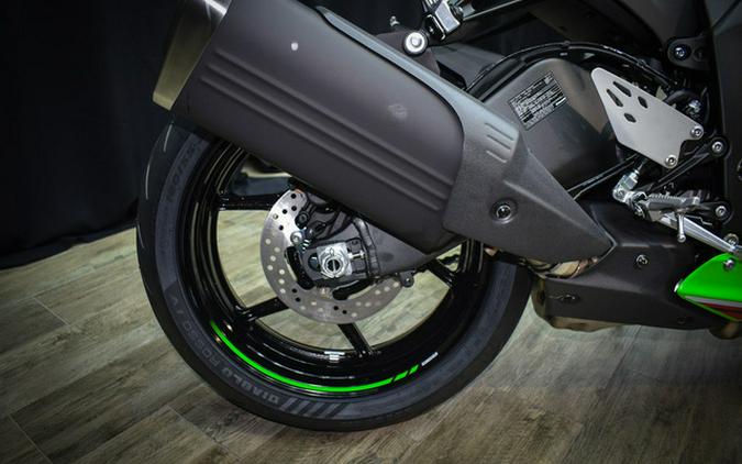 2024 Kawasaki Ninja ZX-6R KRT Edition Metallic Flat Spark BlackEbony