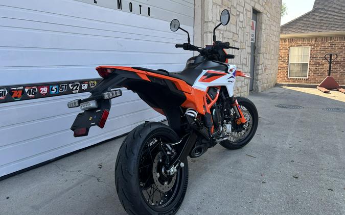 2026 KTM 390 SMC R