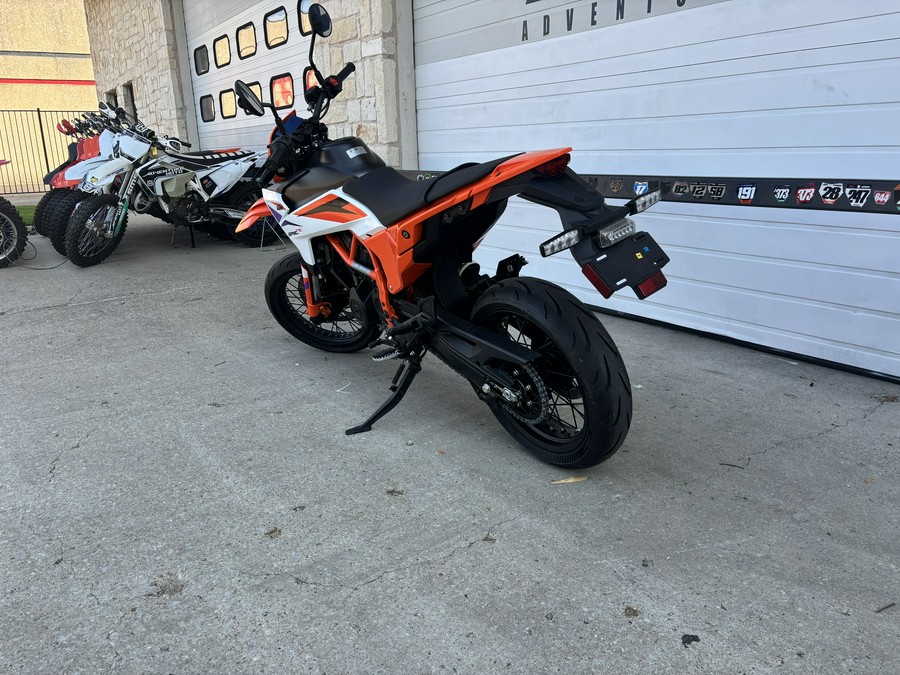 2026 KTM 390 SMC R