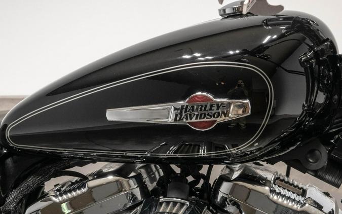 2016 HARLEY-DAVIDSON XL1200C 1200 CUSTOM in Vivid Black