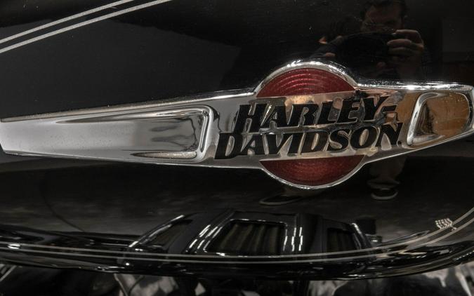 2016 HARLEY-DAVIDSON XL1200C 1200 CUSTOM in Vivid Black
