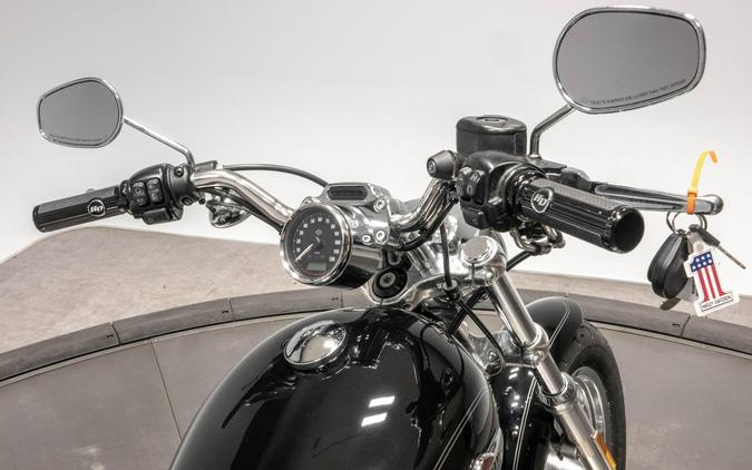2016 HARLEY-DAVIDSON XL1200C 1200 CUSTOM in Vivid Black