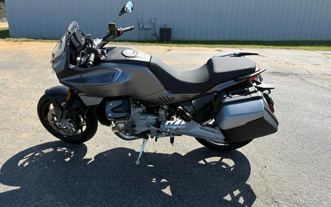 2025 Moto Guzzi V100 Mandello