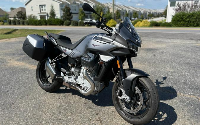 2025 Moto Guzzi V100 Mandello
