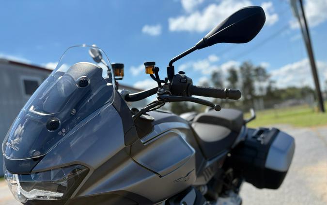 2025 Moto Guzzi V100 Mandello