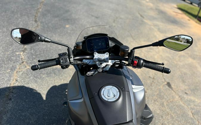 2025 Moto Guzzi V100 Mandello