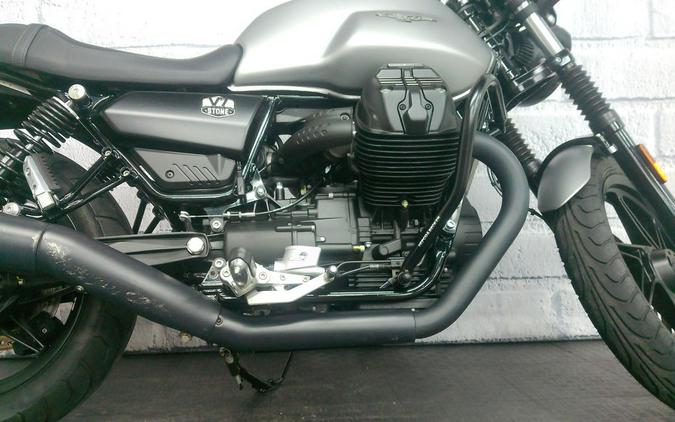 2022 Moto Guzzi V7 Stone E5