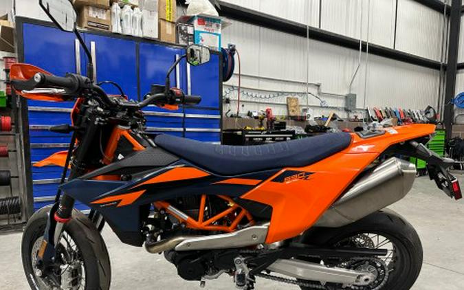 2026 KTM 690 SMC R