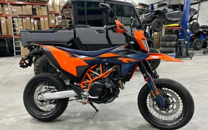 2026 KTM 690 SMC R