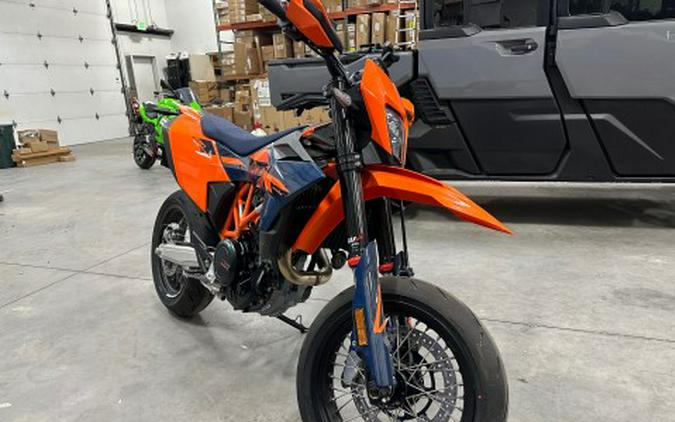 2026 KTM 690 SMC R