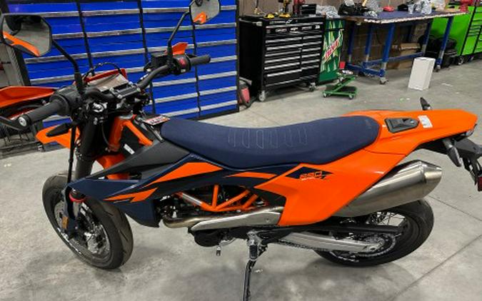 2026 KTM 690 SMC R