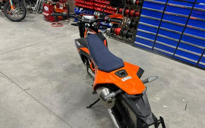 2026 KTM 690 SMC R