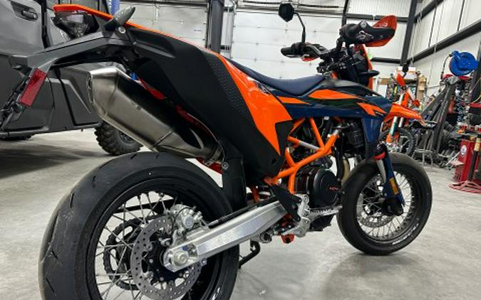 2026 KTM 690 SMC R