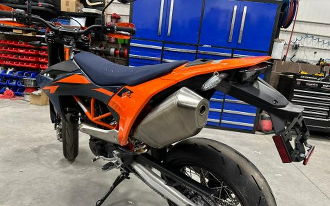 2026 KTM 690 SMC R