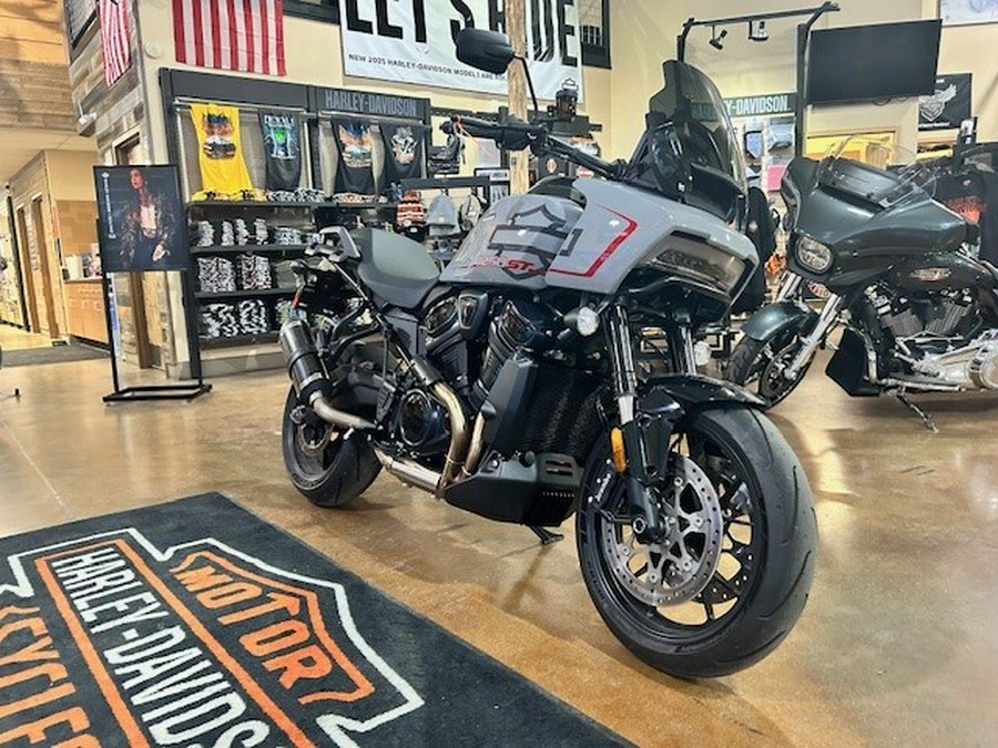2025 Harley-Davidson® Pan America® 1250 ST