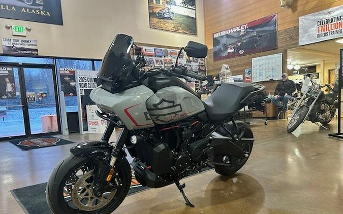 2025 Harley-Davidson® Pan America® 1250 ST