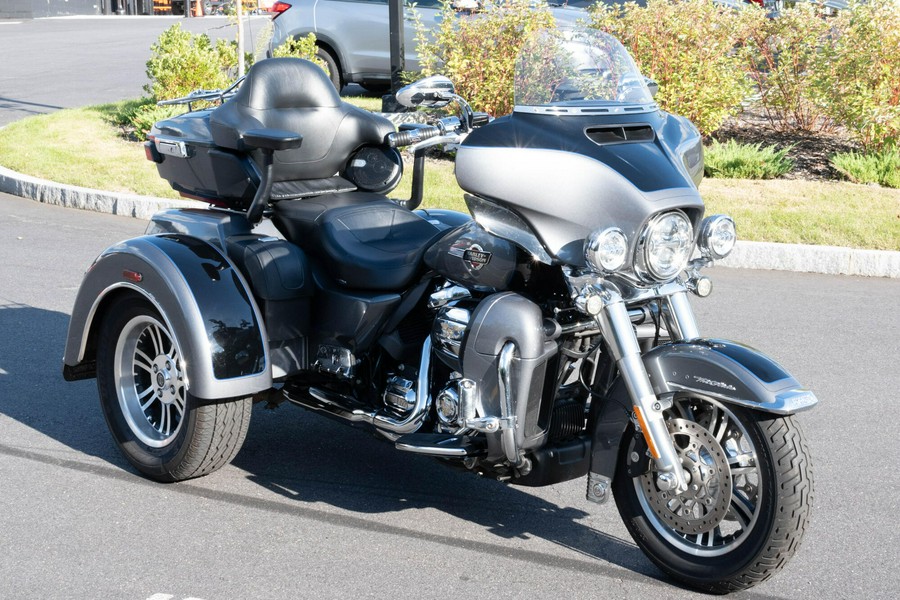 2022 Harley-Davidson Tri Glide Ultra FLHTCUTG