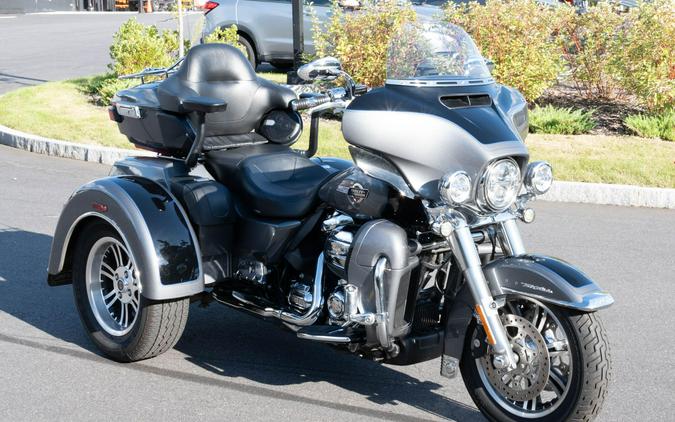 2022 Harley-Davidson Tri Glide Ultra FLHTCUTG
