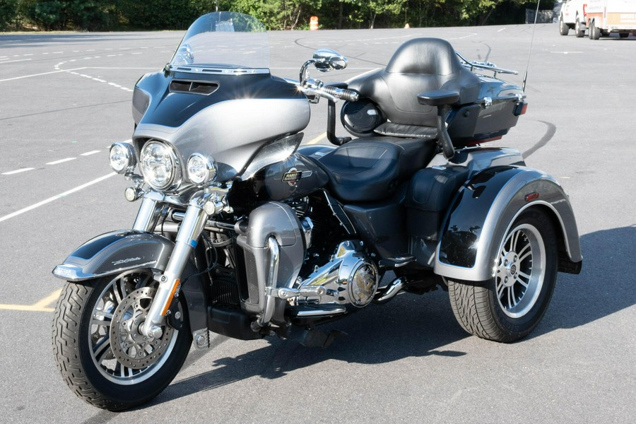 2022 Harley-Davidson Tri Glide Ultra FLHTCUTG