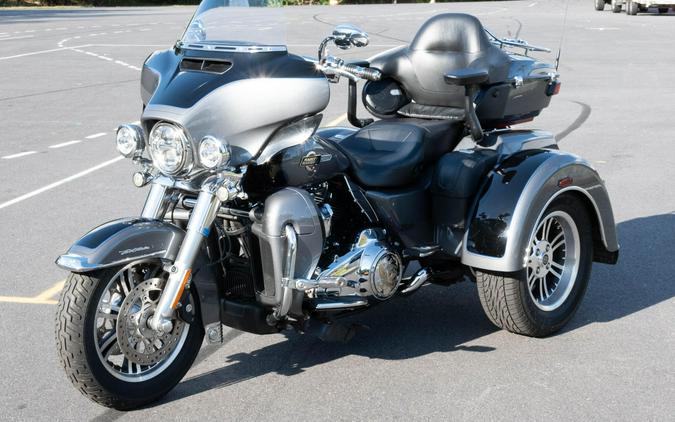 2022 Harley-Davidson Tri Glide Ultra FLHTCUTG