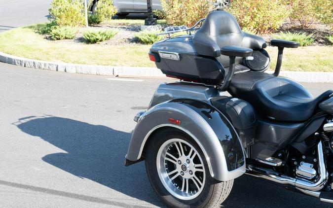 2022 Harley-Davidson Tri Glide Ultra FLHTCUTG