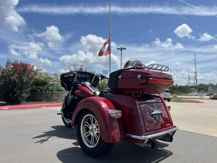 2021 Harley-Davidson® FLHTCUTG Tri Glide® Ultra Billiard Red 852990