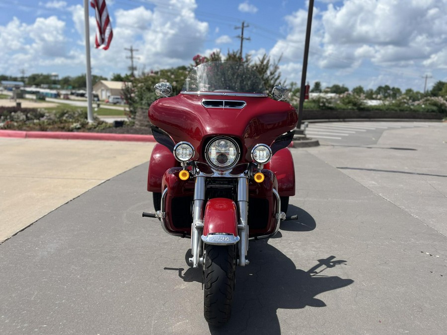 2021 Harley-Davidson® FLHTCUTG Tri Glide® Ultra Billiard Red 852990