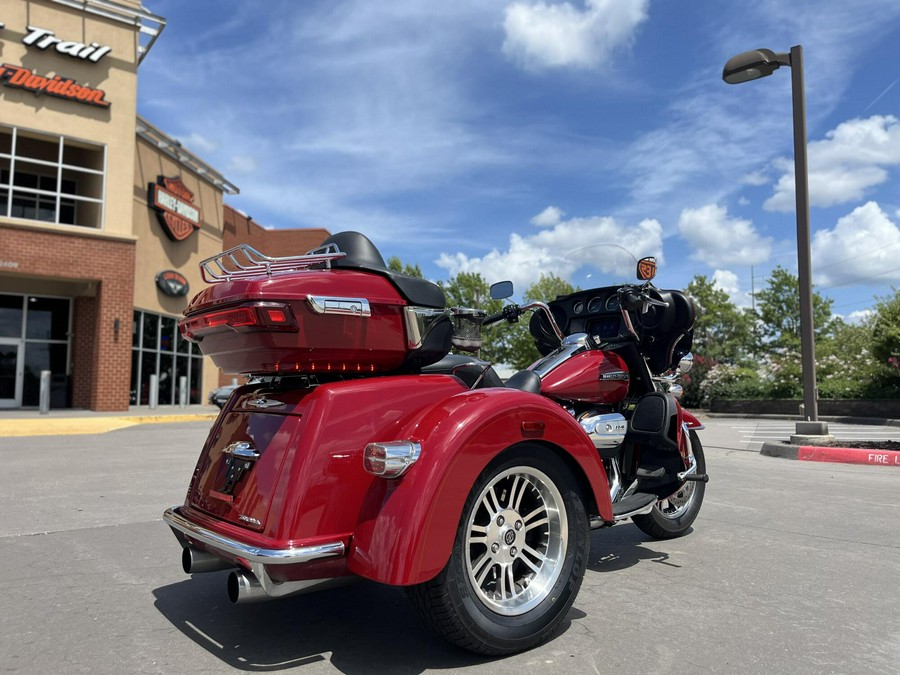 2021 Harley-Davidson® FLHTCUTG Tri Glide® Ultra Billiard Red 852990