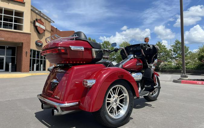 2021 Harley-Davidson® FLHTCUTG Tri Glide® Ultra Billiard Red 852990