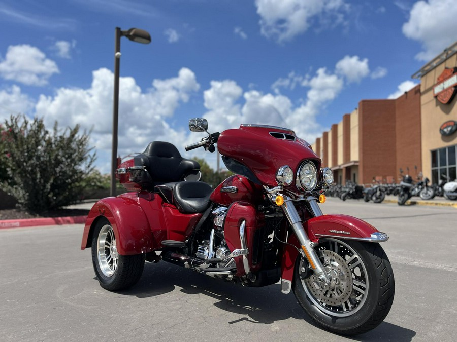 2021 Harley-Davidson® FLHTCUTG Tri Glide® Ultra Billiard Red 852990