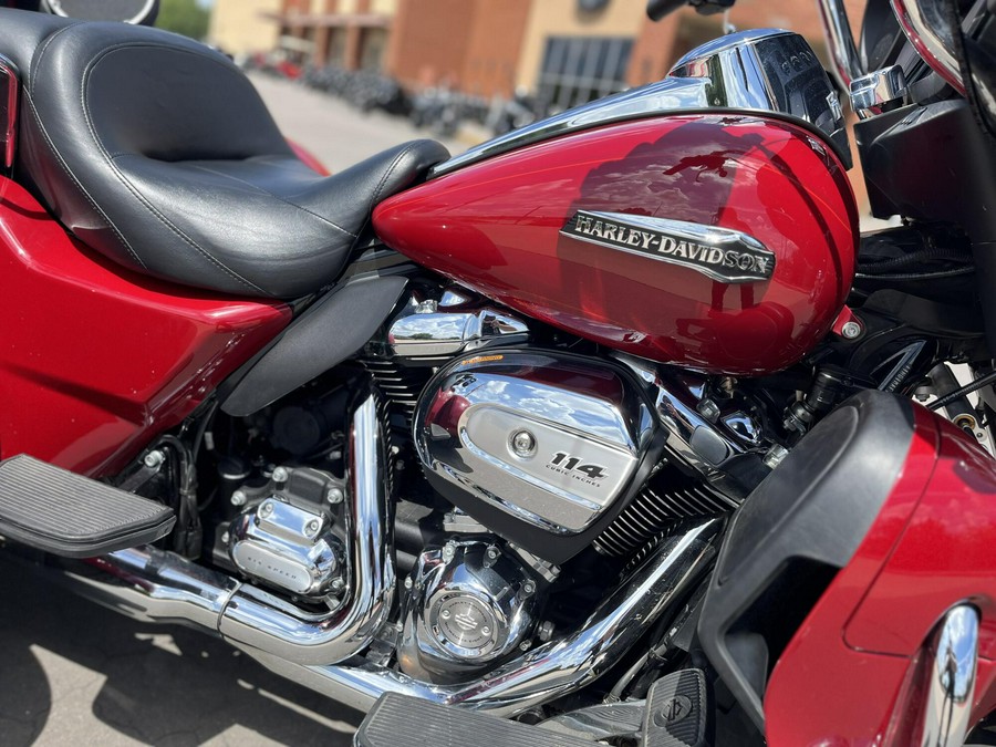 2021 Harley-Davidson® FLHTCUTG Tri Glide® Ultra Billiard Red 852990