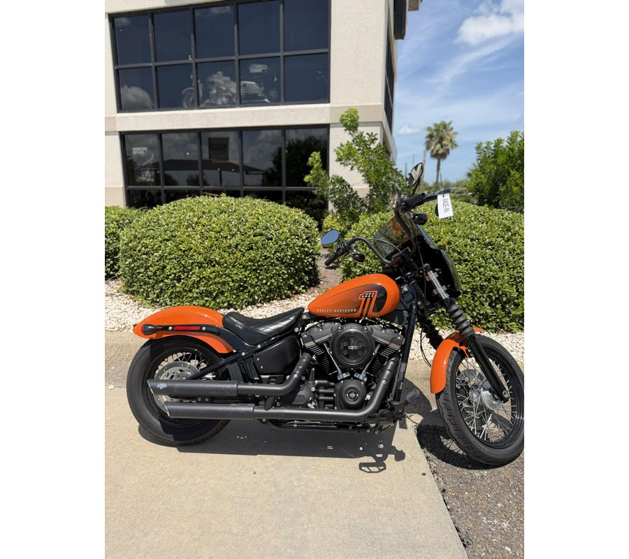2020 Harley-Davidson Street Bob River Rock Gray
