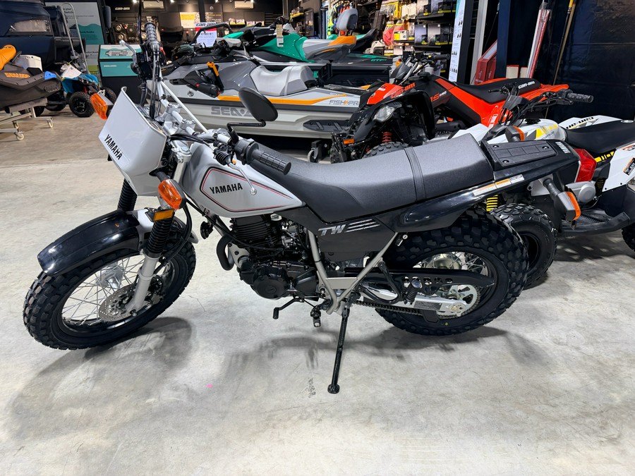 2027 Yamaha TW 200