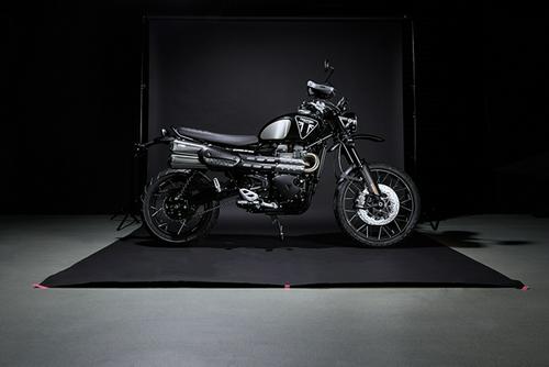 2020 Triumph Scrambler 1200 Bond Edition | First Look Review
