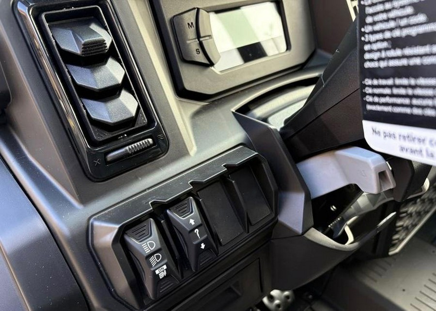 2026 Can-Am Defender Limited HD11