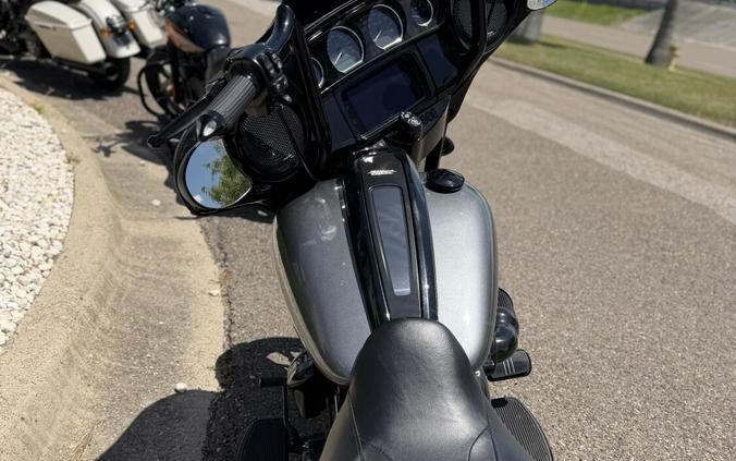 2021 Harley-Davidson Street Glide Special Gauntlet Gray Metallic/Vivid Black