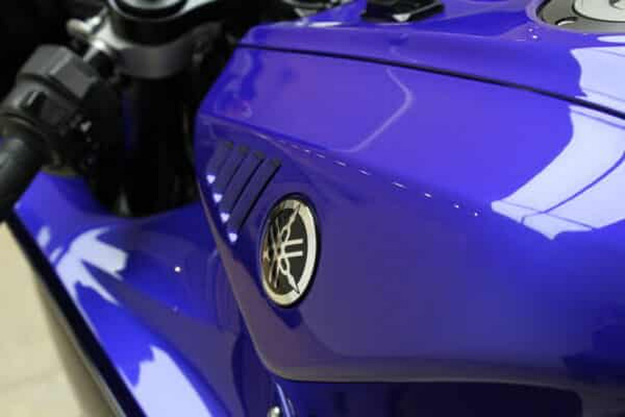 2022 YAMAHA R7