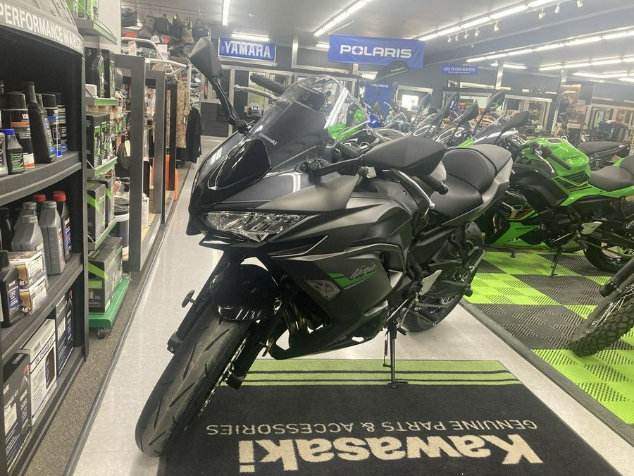 2024 Kawasaki Ninja® 650 Metallic Matte Graphenesteel Gray/Ebony