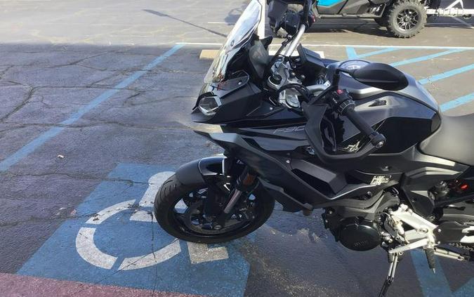 2022 BMW F 900 XR