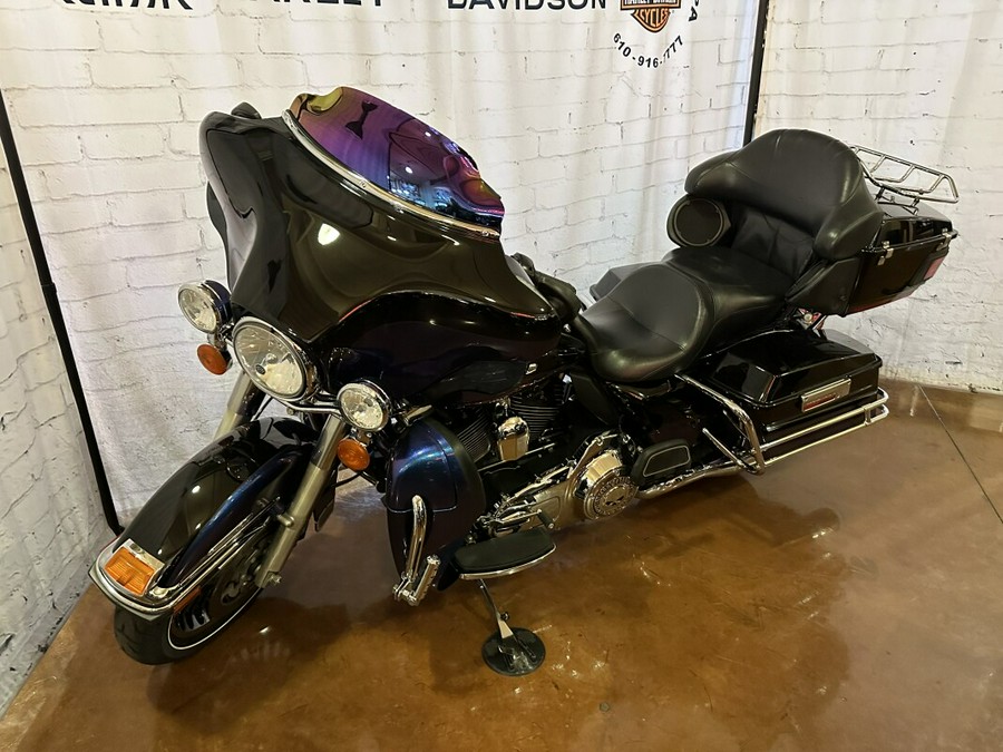 2010 Harley-Davidson Electra Glide® Ultra Limited Vivid Black/Black Ice Pearl