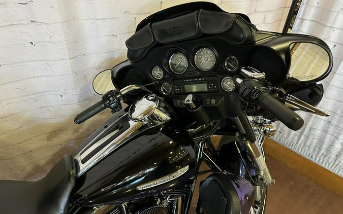 2010 Harley-Davidson Electra Glide® Ultra Limited Vivid Black/Black Ice Pearl