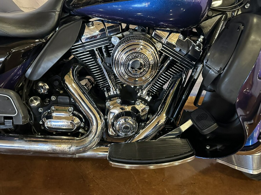 2010 Harley-Davidson Electra Glide® Ultra Limited Vivid Black/Black Ice Pearl