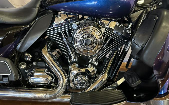 2010 Harley-Davidson Electra Glide® Ultra Limited Vivid Black/Black Ice Pearl