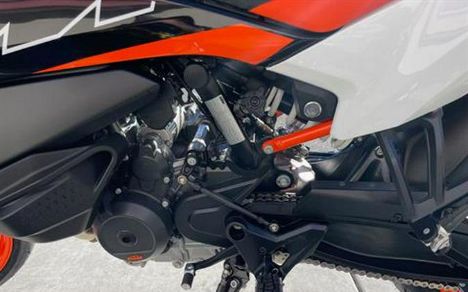 2024 KTM 890 SMT