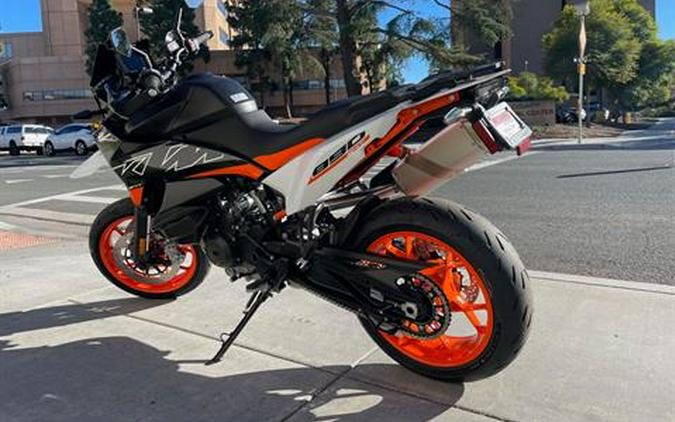 2024 KTM 890 SMT