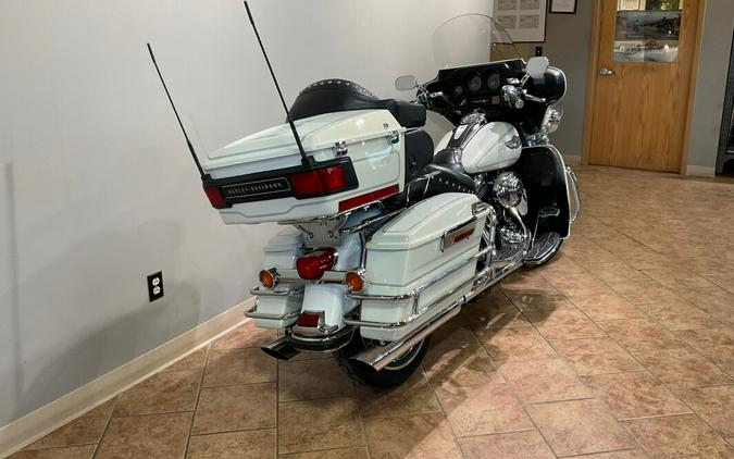 2003 Harley-Davidson Electra Glide® Ultra Classic® White Gold Pearl FLHTCUI