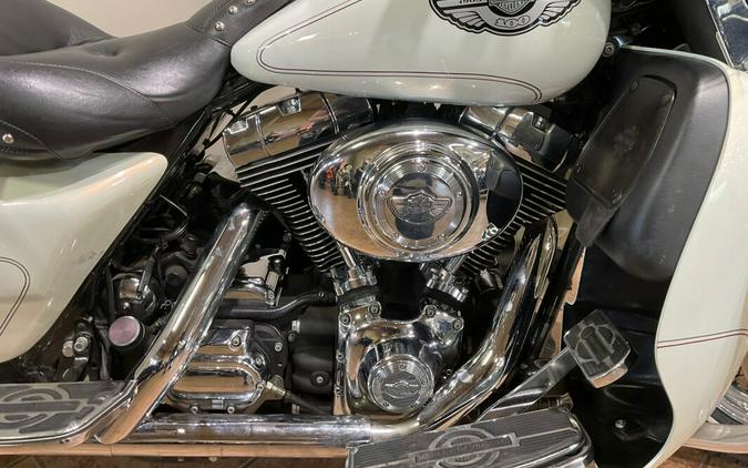 2003 Harley-Davidson®FLHTCUI Electra Glide® Ultra Classic® White Gold Pearl